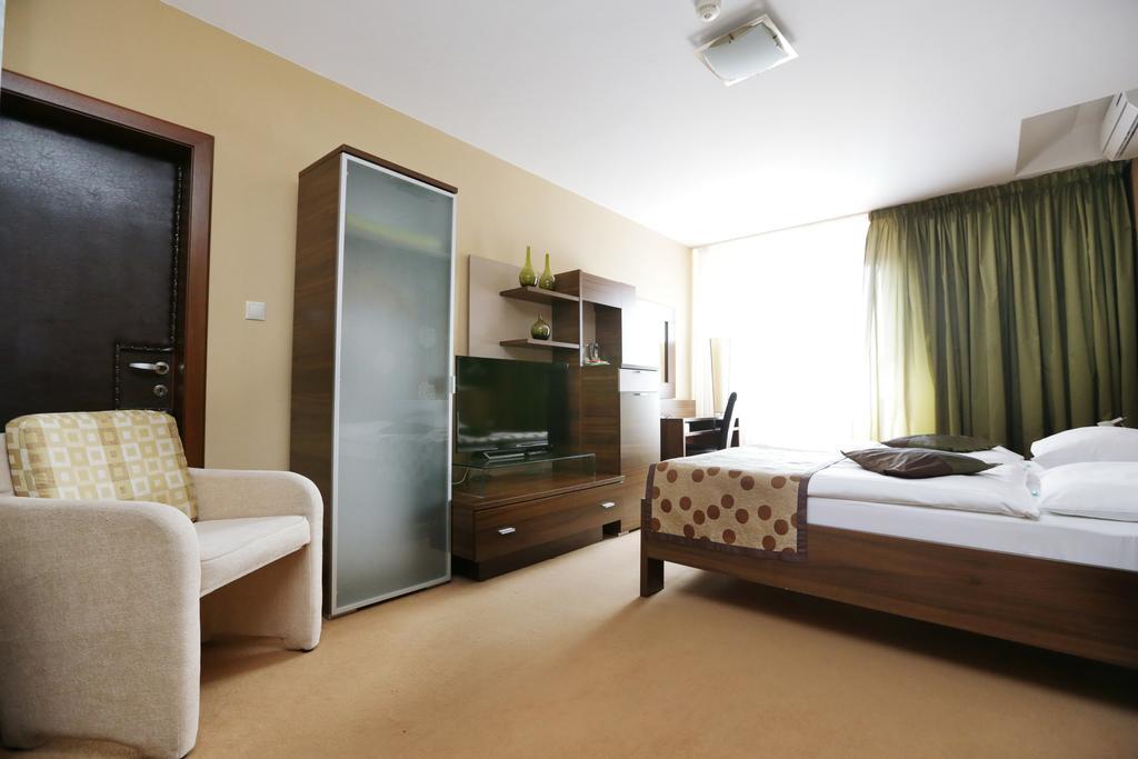 City Hotel Nitra With Free Parking エクステリア 写真
