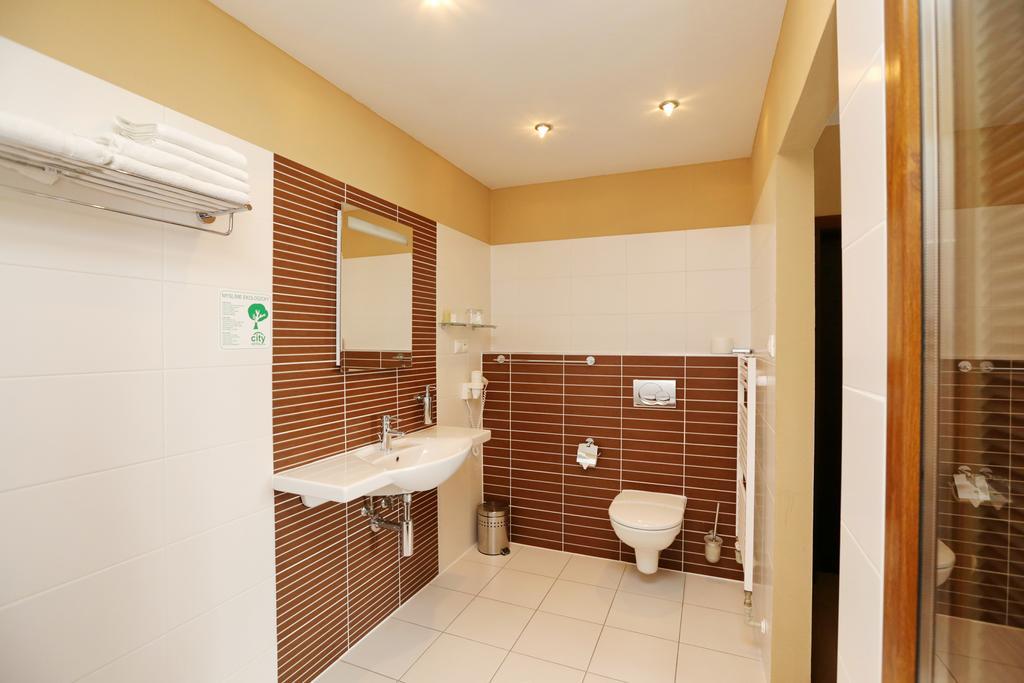 City Hotel Nitra With Free Parking エクステリア 写真