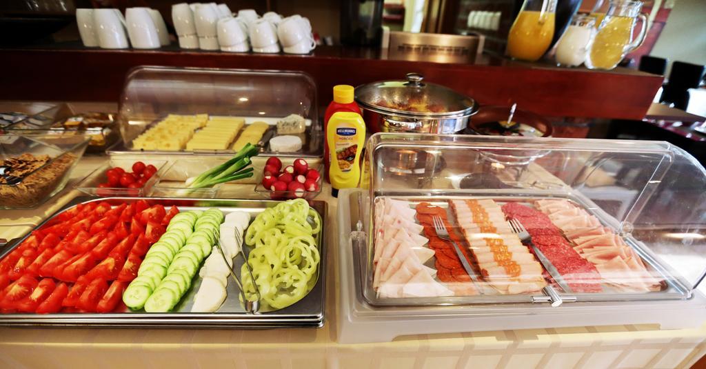 City Hotel Nitra With Free Parking エクステリア 写真
